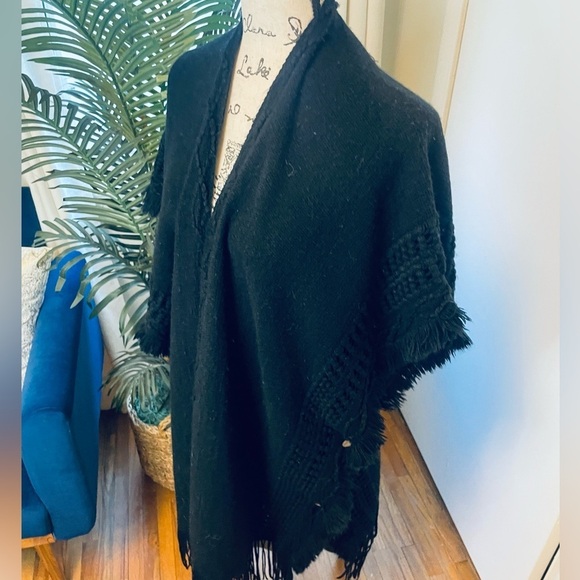 Knitted Poncho/Cardigan with Wooden Buttons - Picture 14 of 16